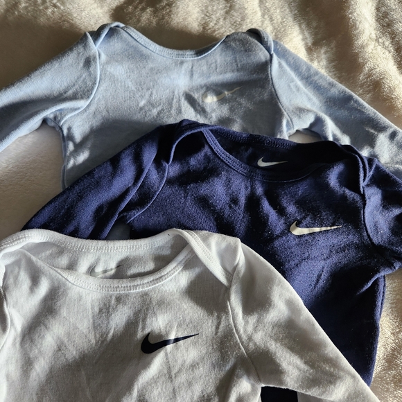 Nike 3 piece onsies - Picture 2 of 3